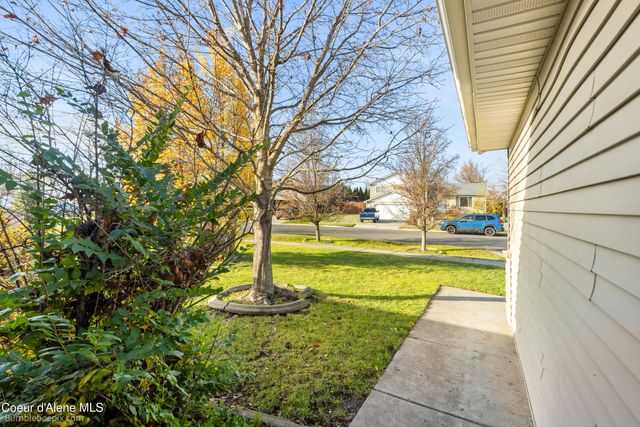 9192 N GREAT HALL DR, Hayden, ID 83835