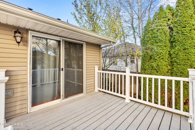 9192 N GREAT HALL DR, Hayden, ID 83835