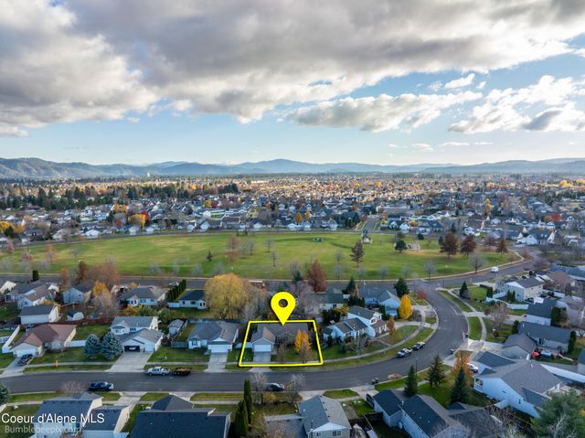 9192 N GREAT HALL DR, Hayden, ID 83835