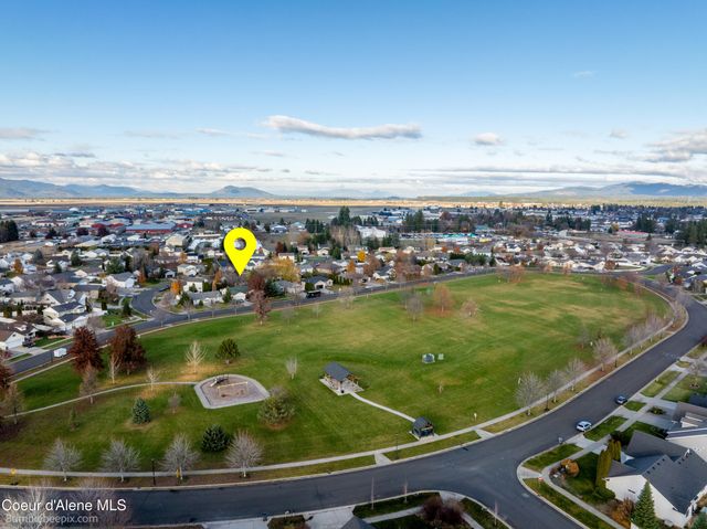 9192 N GREAT HALL DR, Hayden, ID 83835