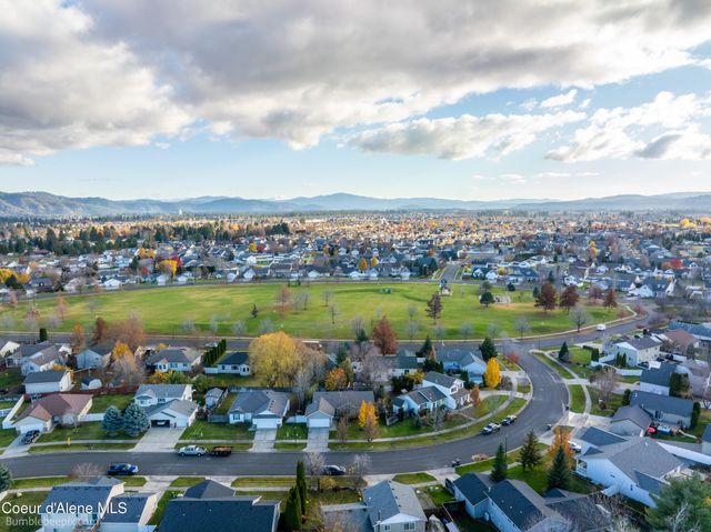 9192 N GREAT HALL DR, Hayden, ID 83835