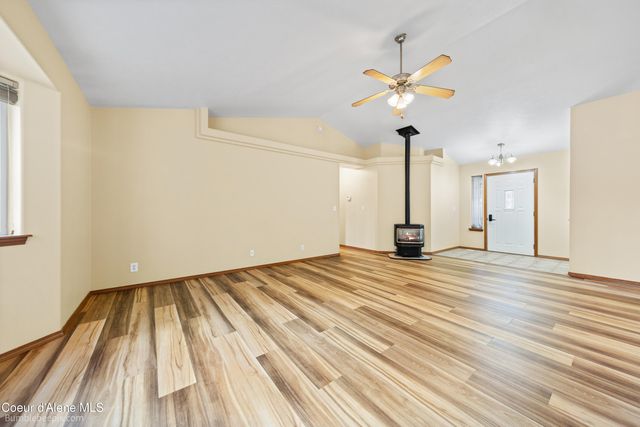 9192 N GREAT HALL DR, Hayden, ID 83835