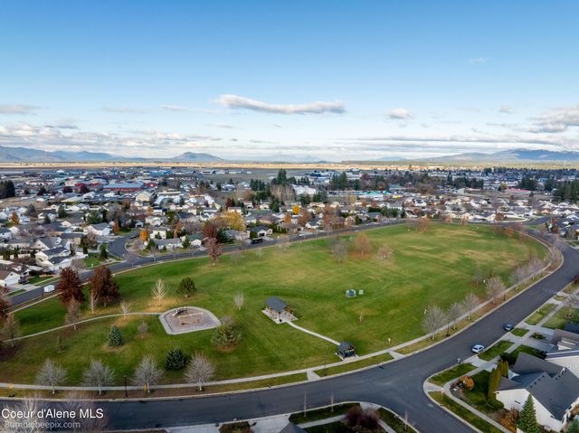 9192 N GREAT HALL DR, Hayden, ID 83835