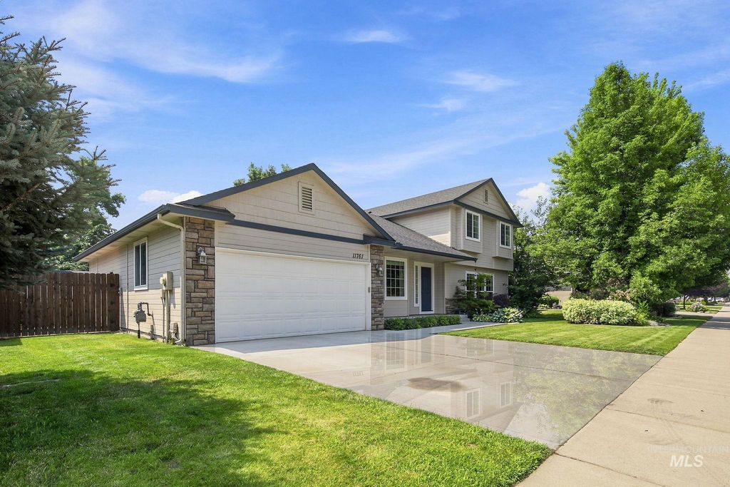 11761 W Blake Drive, Star, ID 83669 photo 2