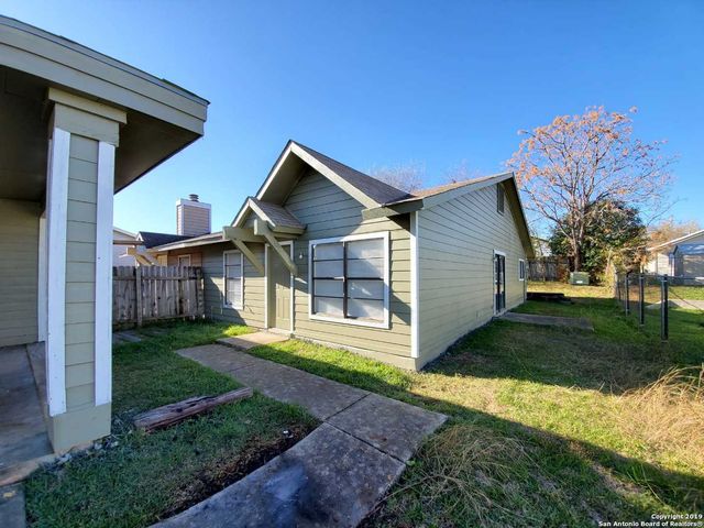 7906 FALCON RIDGE DR, San Antonio, TX 78239