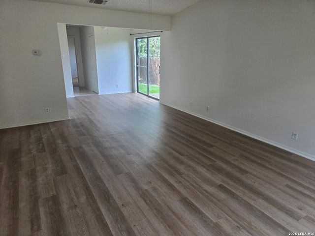 7906 FALCON RIDGE DR, San Antonio, TX 78239