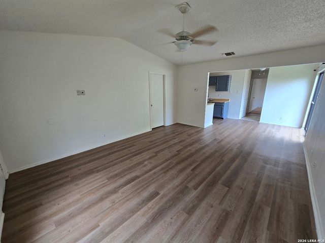 7906 FALCON RIDGE DR, San Antonio, TX 78239