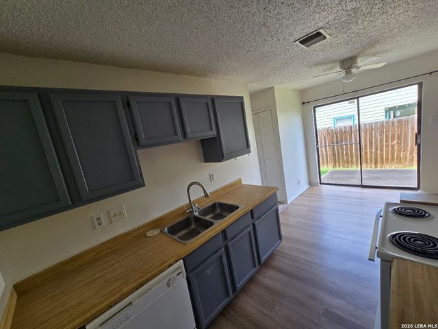 7906 FALCON RIDGE DR, San Antonio, TX 78239