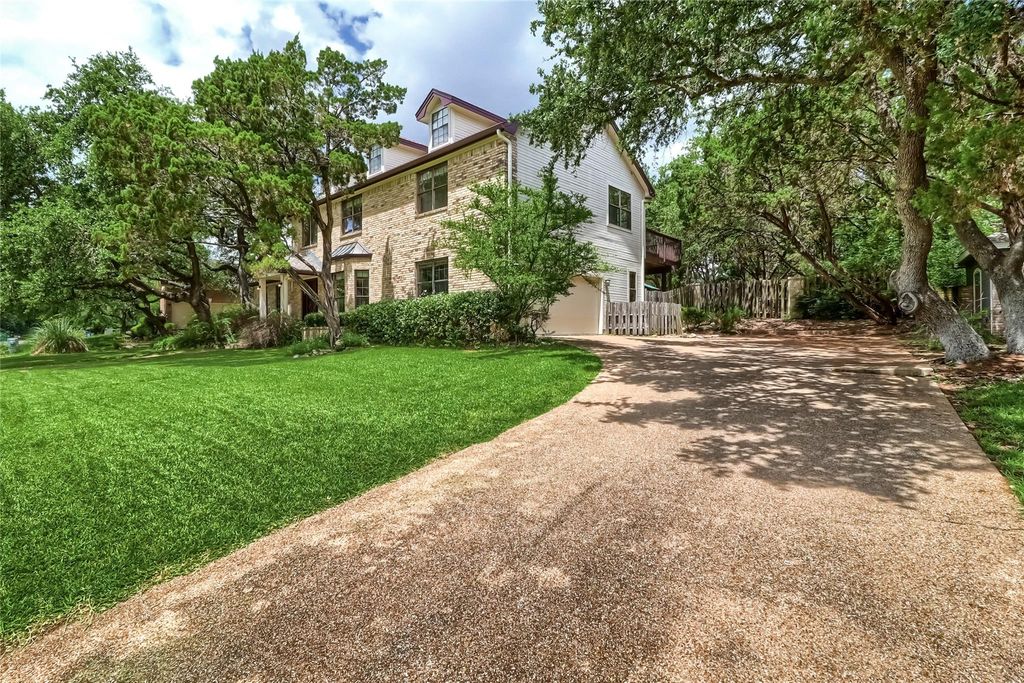 213 Hurst Creek RD, Lakeway, TX 78734