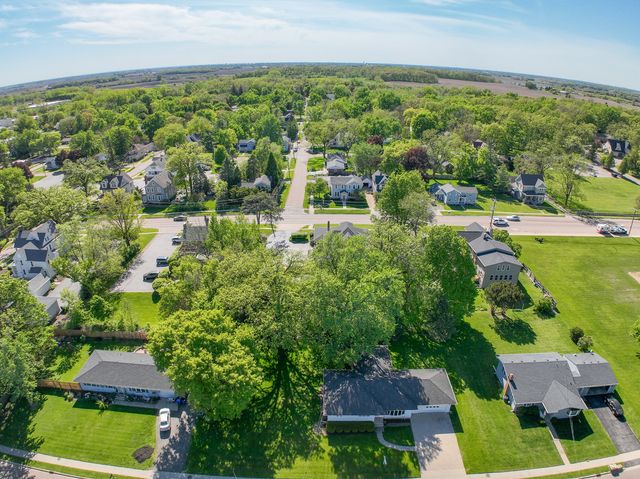 402 N First Street, Elburn, IL 60119