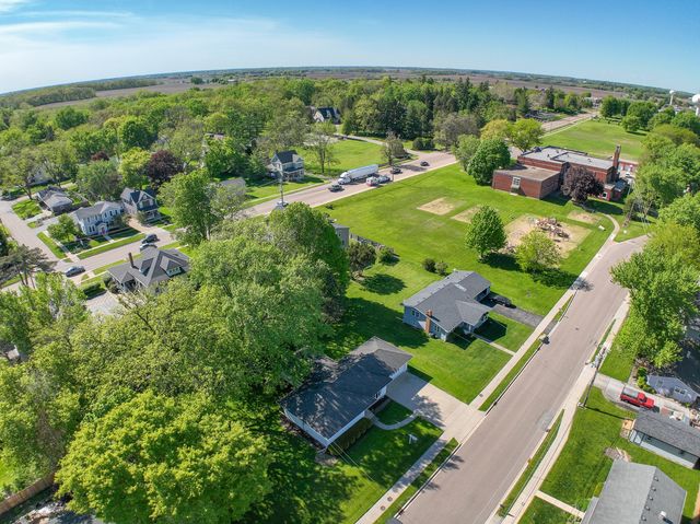 402 N First Street, Elburn, IL 60119