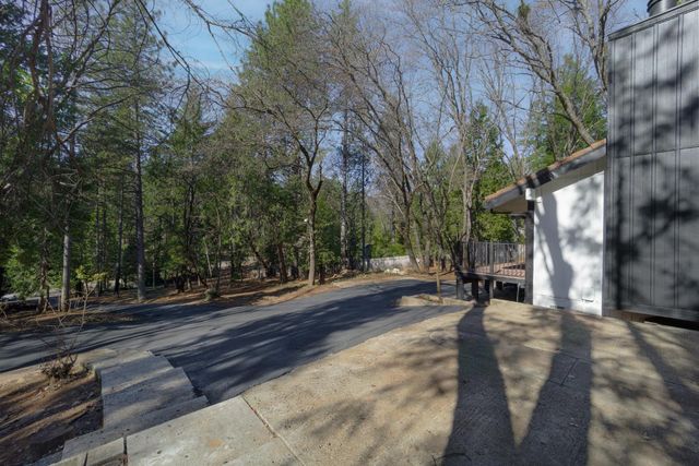 5701 Maywood Dr, Foresthill, CA 95631