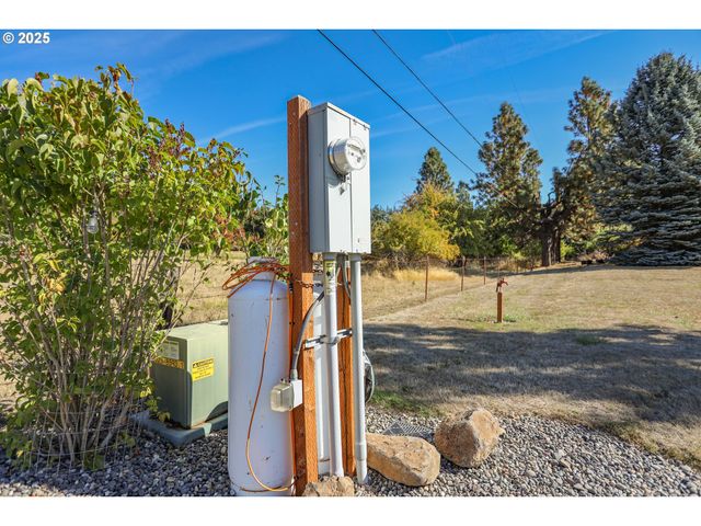 1195 Nw BAKER Dr, White Salmon, WA 98672