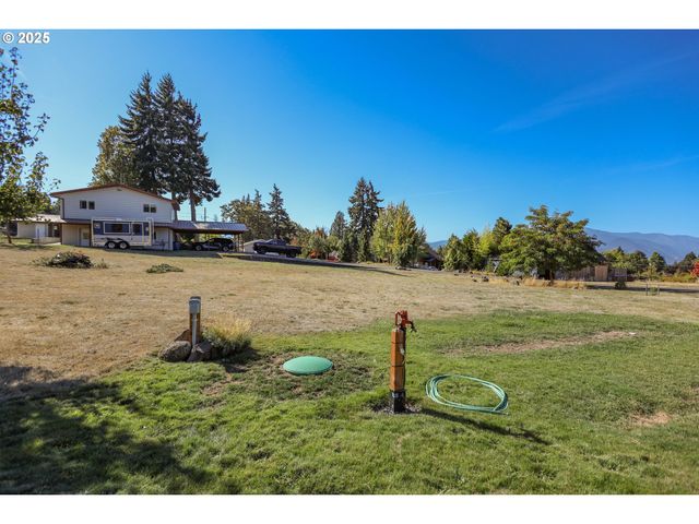 1195 Nw BAKER Dr, White Salmon, WA 98672