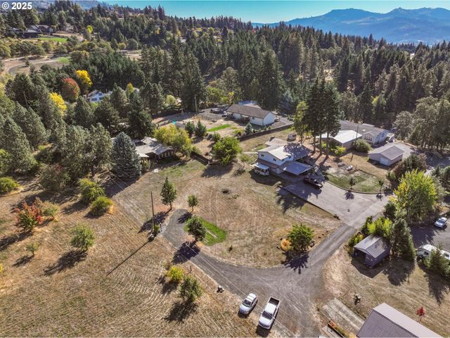1195 Nw BAKER Dr, White Salmon, WA 98672
