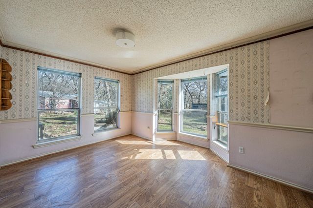 1011 Barry Lane, Cleburne, TX 76031