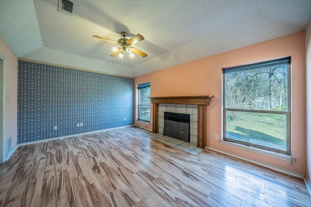 1011 Barry Lane, Cleburne, TX 76031