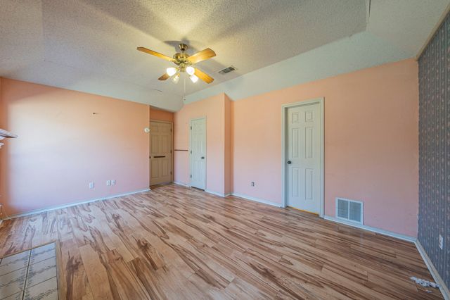 1011 Barry Lane, Cleburne, TX 76031