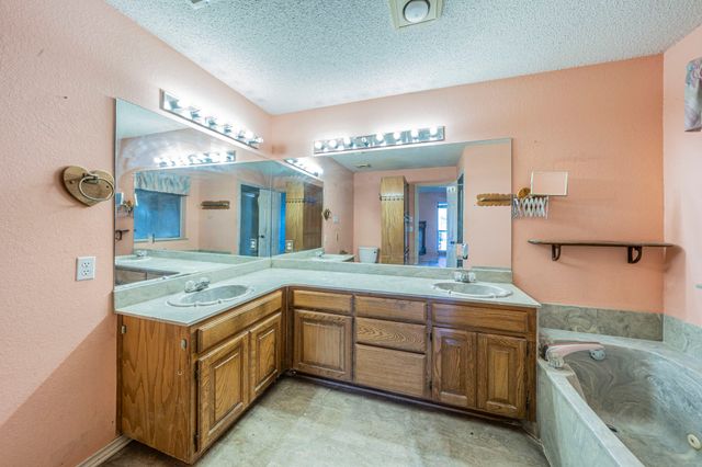 1011 Barry Lane, Cleburne, TX 76031