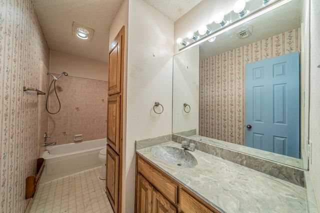 1011 Barry Lane, Cleburne, TX 76031