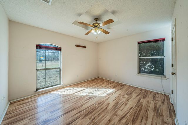 1011 Barry Lane, Cleburne, TX 76031