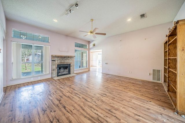 1011 Barry Lane, Cleburne, TX 76031