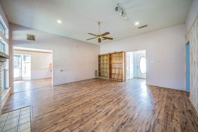 1011 Barry Lane, Cleburne, TX 76031