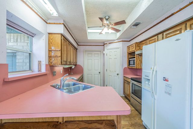 1011 Barry Lane, Cleburne, TX 76031