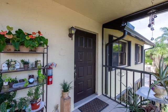 4703 Lucerne Lakes Boulevard E 204, Lake Worth, FL 33467