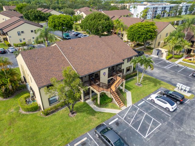 4703 Lucerne Lakes Boulevard E 204, Lake Worth, FL 33467