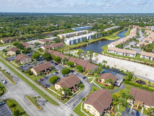 4703 Lucerne Lakes Boulevard E 204, Lake Worth, FL 33467