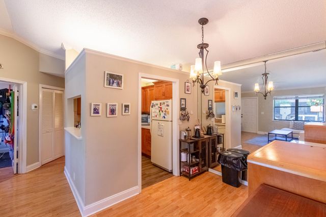 4703 Lucerne Lakes Boulevard E 204, Lake Worth, FL 33467