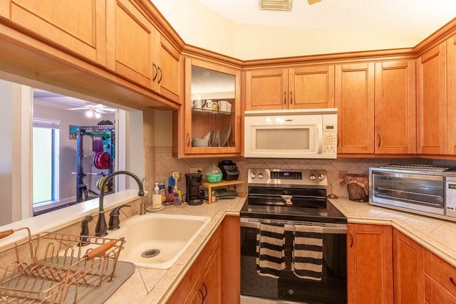 4703 Lucerne Lakes Boulevard E 204, Lake Worth, FL 33467
