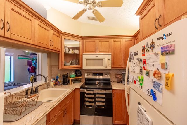 4703 Lucerne Lakes Boulevard E 204, Lake Worth, FL 33467