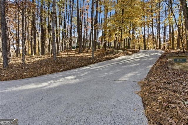 1525 HUNTINGFORD Drive, Marietta, GA 30068