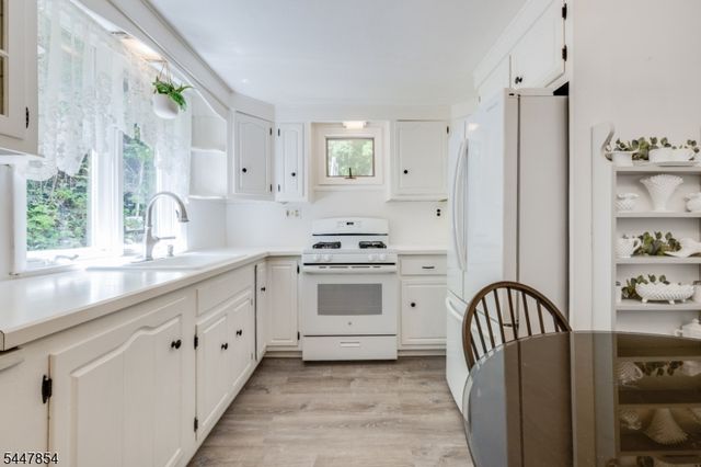 410 River Rd, Chatham Twp., NJ 07928