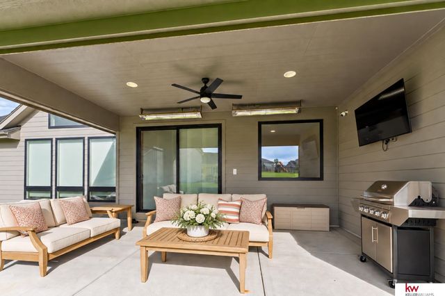 21173 C Street, Elkhorn, NE 68022