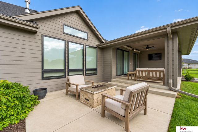 21173 C Street, Elkhorn, NE 68022
