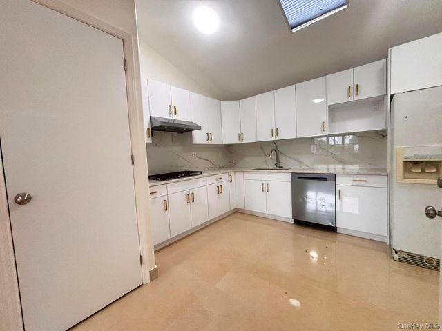 61-45 parsons, Fresh Meadows, NY 11365