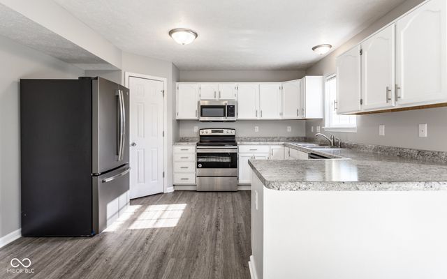 1945 Central Park Boulevard W, Greenwood, IN 46143