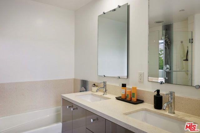 108 S Croft Avenue 103, Los Angeles, CA 90048