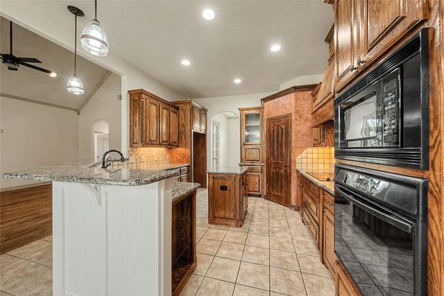 170 Paradise Canyon Circle, Paradise, TX 76073
