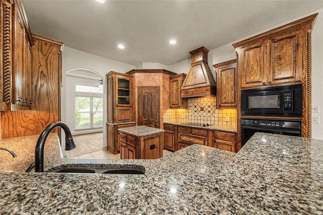 170 Paradise Canyon Circle, Paradise, TX 76073