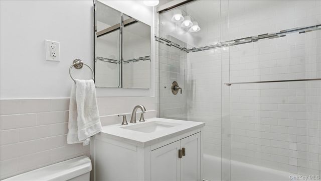 10 Lenox Road 1G, Rockville Centre, NY 11570