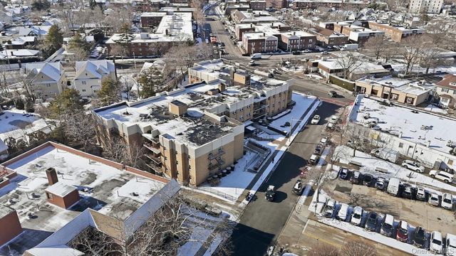 10 Lenox Road 1G, Rockville Centre, NY 11570