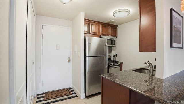 10 Lenox Road 1G, Rockville Centre, NY 11570