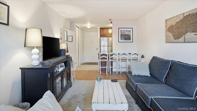 10 Lenox Road 1G, Rockville Centre, NY 11570