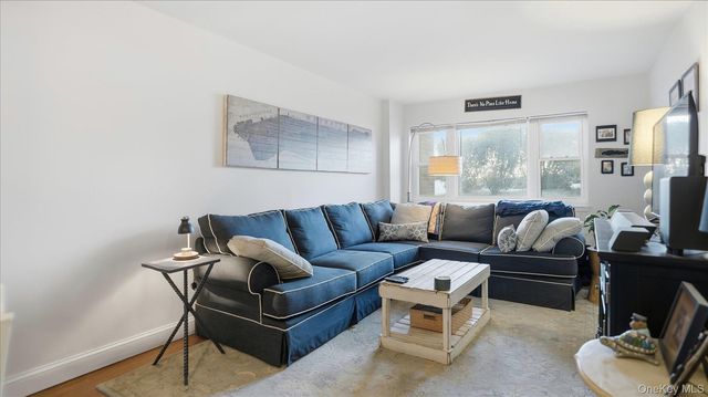 10 Lenox Road 1G, Rockville Centre, NY 11570