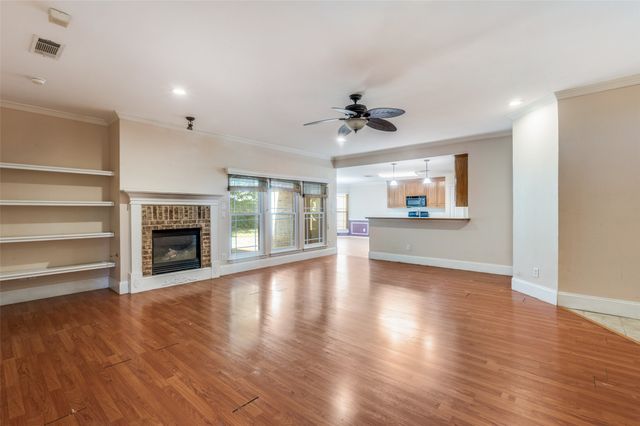 607 Parkhill Drive, Mansfield, TX 76063