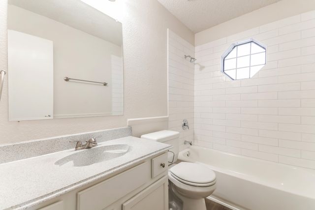 3209 Auburn Drive, Rowlett, TX 75088